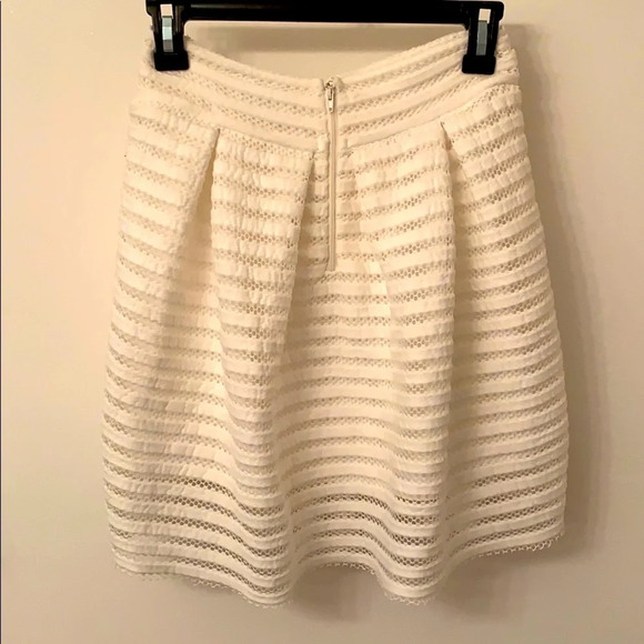 Sans Souci White Layered Skater Skirt - size Small - Picture 11 of 13